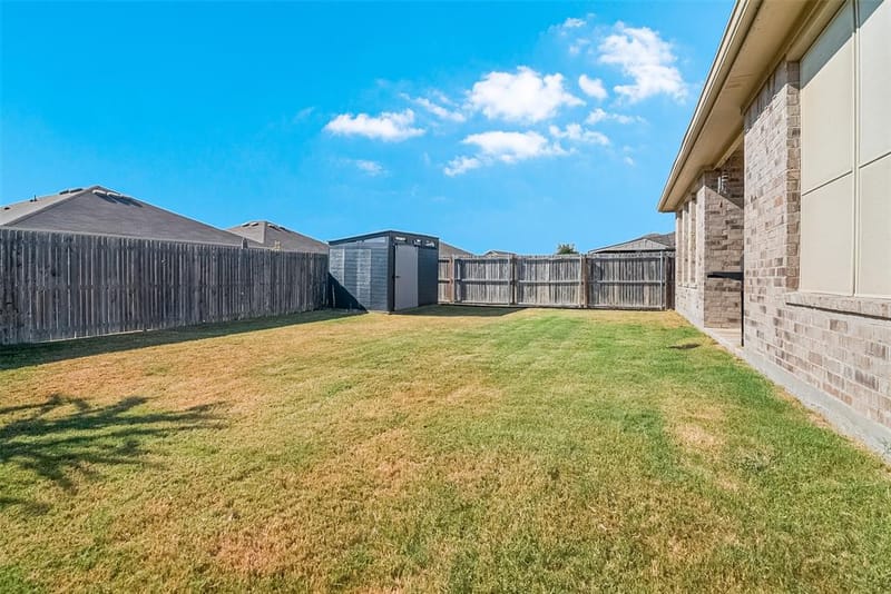 1048 Waverly Drive, Van Alstyne TX 75495 - Photo 6