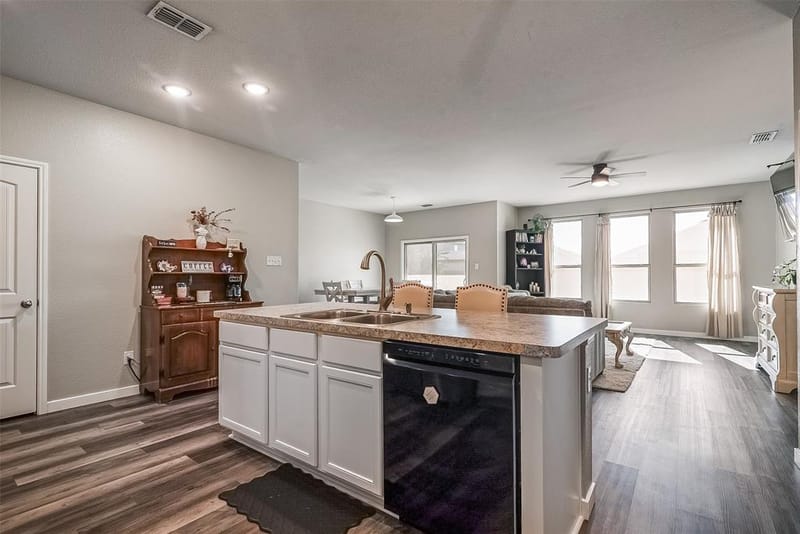 1048 Waverly Drive, Van Alstyne TX 75495 - Photo 12