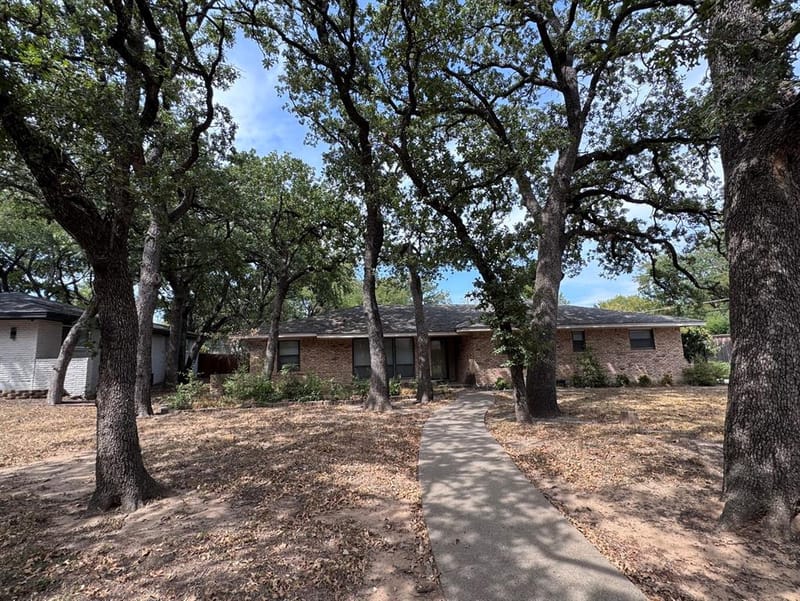 806 Sharpshire Street, Grand Prairie TX 75050