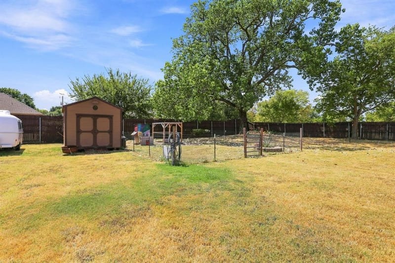 603 E Burks Street, Pilot Point TX 76258 - Photo 32