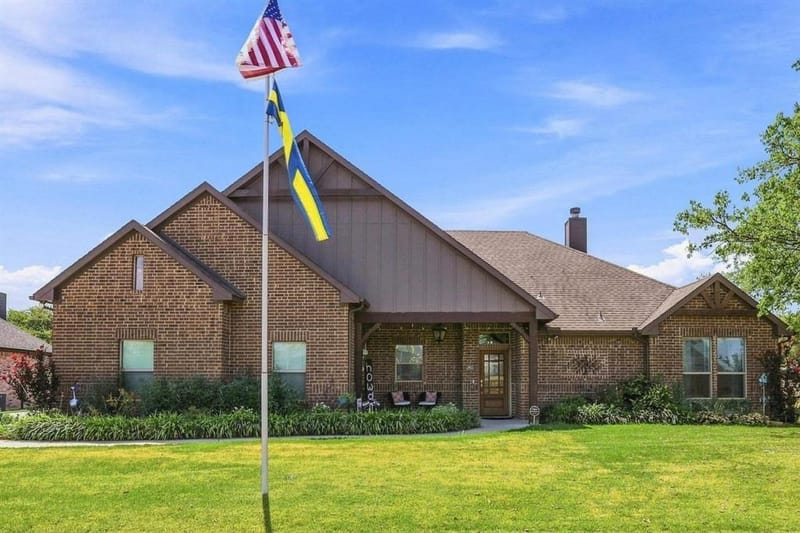 603 E Burks Street, Pilot Point TX 76258