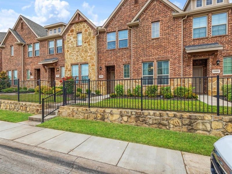 1913 Buffalo Hill Drive, Mesquite TX 75149