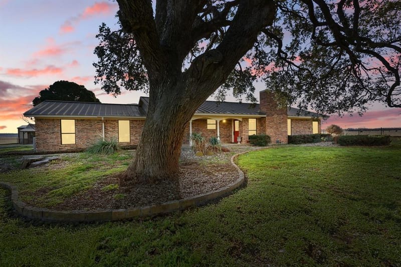 401 Hubbard Lane, Lipan TX 76462