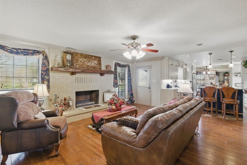401 Hubbard Lane, Lipan TX 76462 - Photo 11