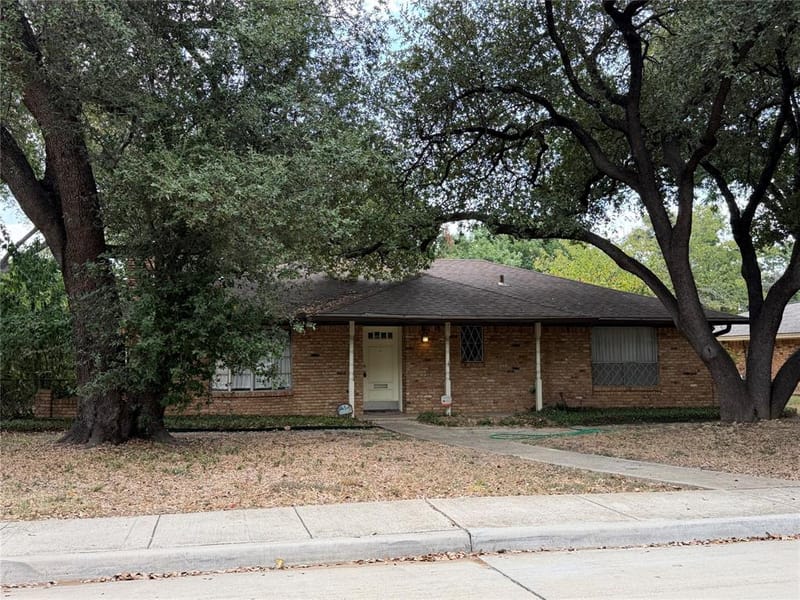 1010 Denmark Street, Grand Prairie TX 75050