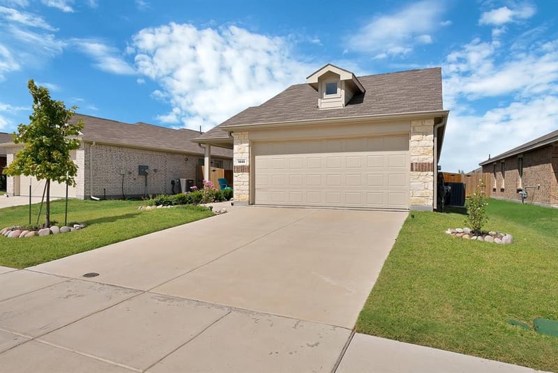 1448 Dovekie Drive, Forney TX 75126 - Photo 2