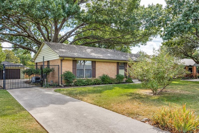 813 Brookhurst Drive, Richardson TX 75080 - Photo 32