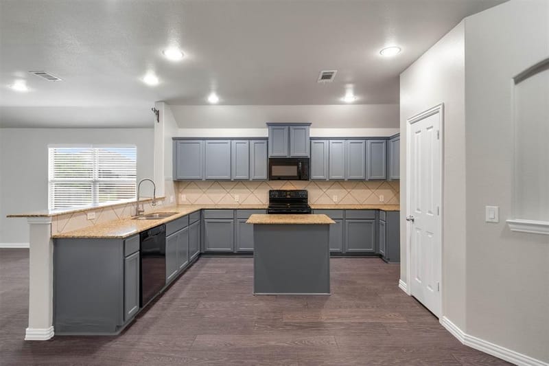 221 Bear Trail, Waxahachie TX 75165 - Photo 6