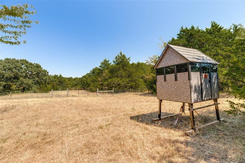 225 County Road 286, Collinsville TX 76233 - Photo 38
