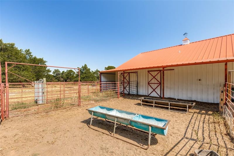 225 County Road 286, Collinsville TX 76233 - Photo 35