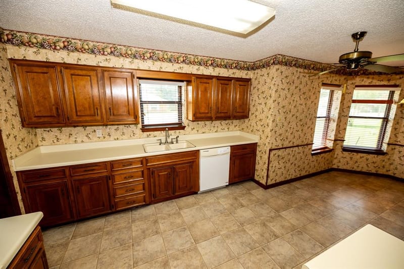 104 Cedar Springs Boulevard, Sulphur Springs TX 75482 - Photo 9