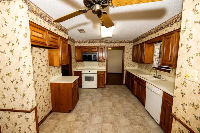 104 Cedar Springs Boulevard, Sulphur Springs TX 75482 - Photo 10