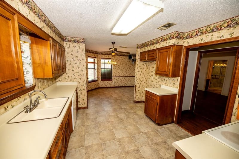 104 Cedar Springs Boulevard, Sulphur Springs TX 75482 - Photo 8