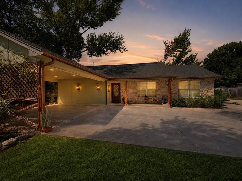 617 N Avenue D, Springtown TX 76082 - Photo 27