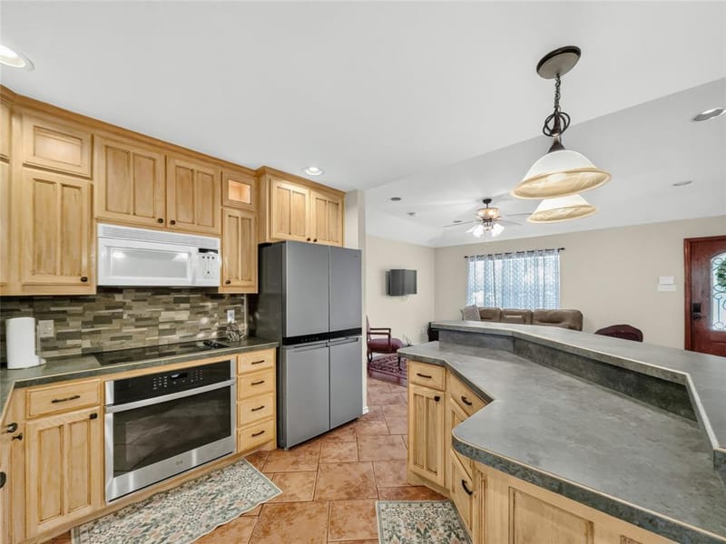 617 N Avenue D, Springtown TX 76082 - Photo 7