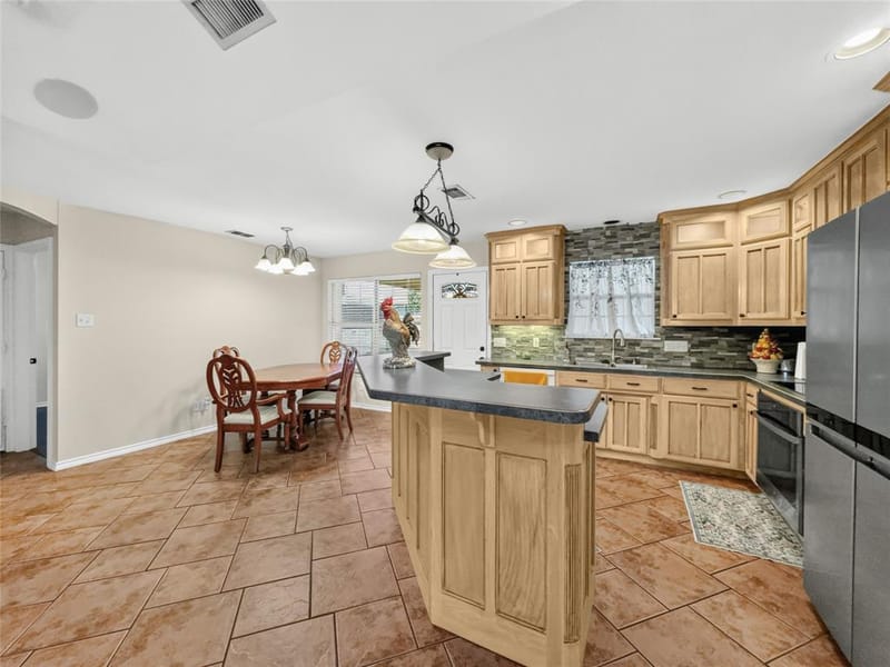 617 N Avenue D, Springtown TX 76082 - Photo 9
