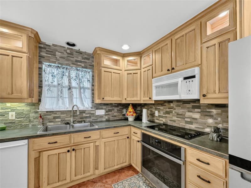 617 N Avenue D, Springtown TX 76082 - Photo 8
