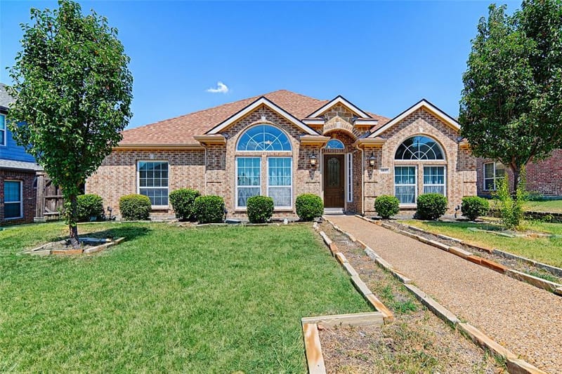 1837 Lakeview Drive, DeSoto TX 75115 - Photo 3