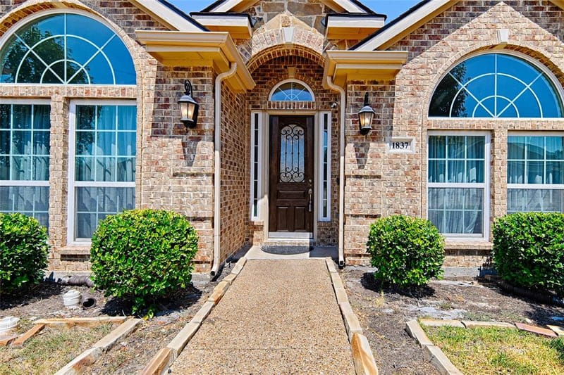 1837 Lakeview Drive, DeSoto TX 75115