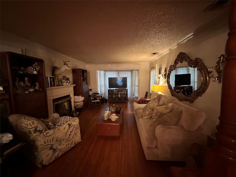 7805 Wanebe Drive, Dallas TX 75235 - Photo 12
