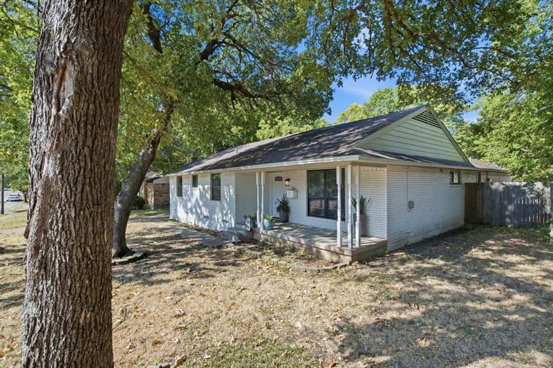 3423 Boulder Drive, Dallas TX 75233 - Photo 2