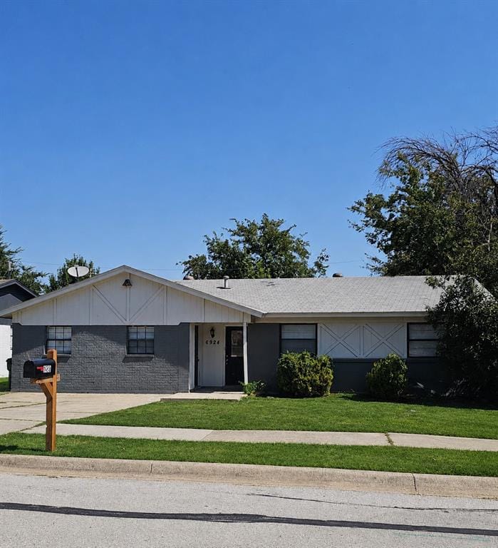 6924 Yorkston Street, Watauga TX 76148