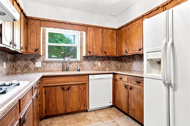 113 Wildwood Court, Azle TX 76020 - Photo 7