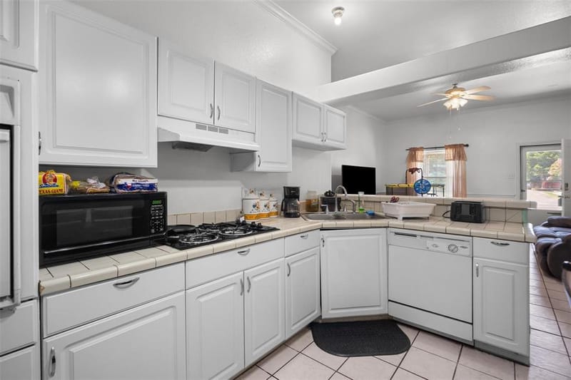 1724 Willow Hollow Drive, Garland TX 75040 - Photo 6