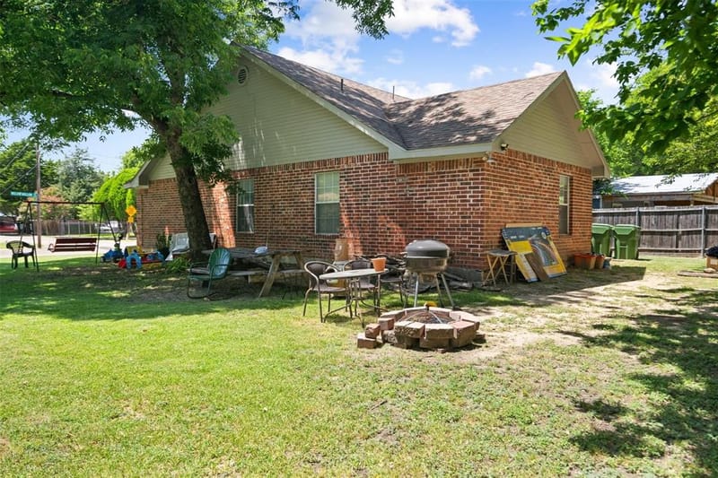 1724 Willow Hollow Drive, Garland TX 75040 - Photo 18