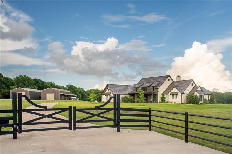 1284 COUNTY ROAD 4940, Leonard TX 75452