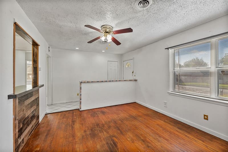 1017 E Spurgeon Street, Fort Worth TX 76115 - Photo 12