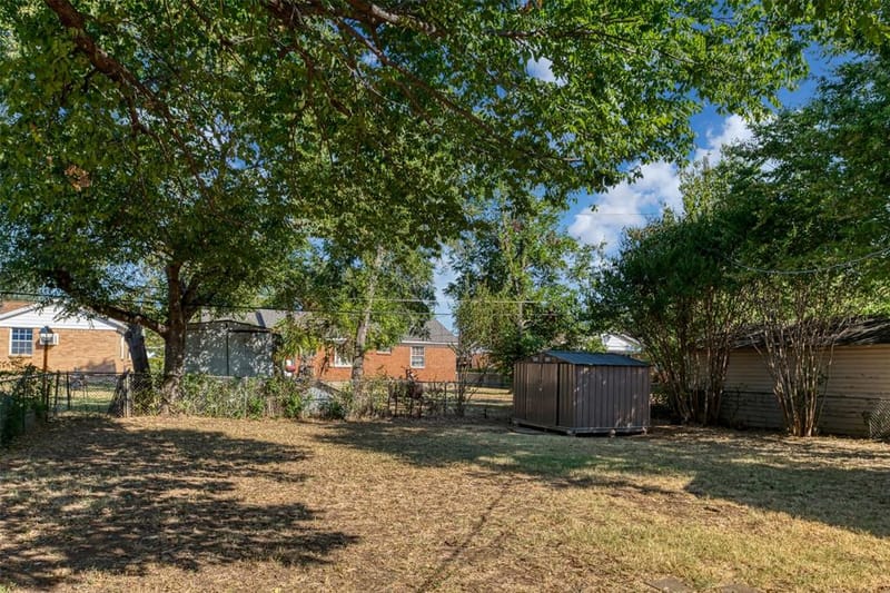 1017 E Spurgeon Street, Fort Worth TX 76115 - Photo 28