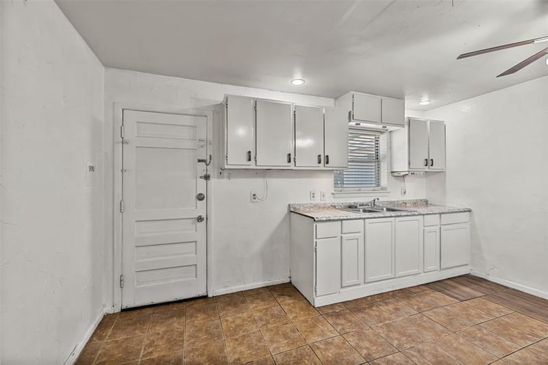 1017 E Spurgeon Street, Fort Worth TX 76115 - Photo 11