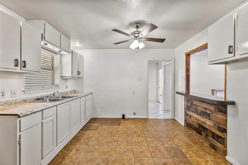1017 E Spurgeon Street, Fort Worth TX 76115 - Photo 8