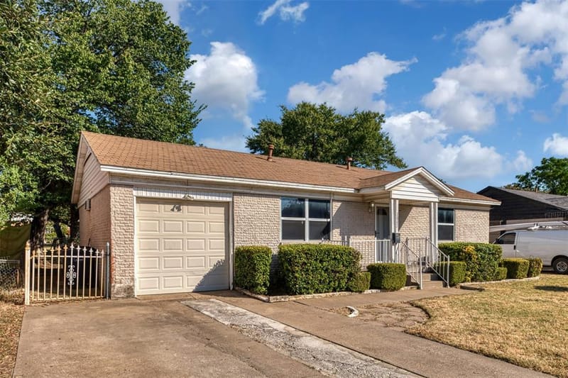 1017 E Spurgeon Street, Fort Worth TX 76115 - Photo 25