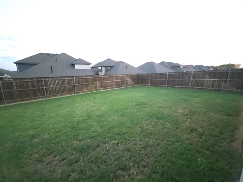 324 W Milas Lane, Glenn Heights TX 75154 - Photo 17