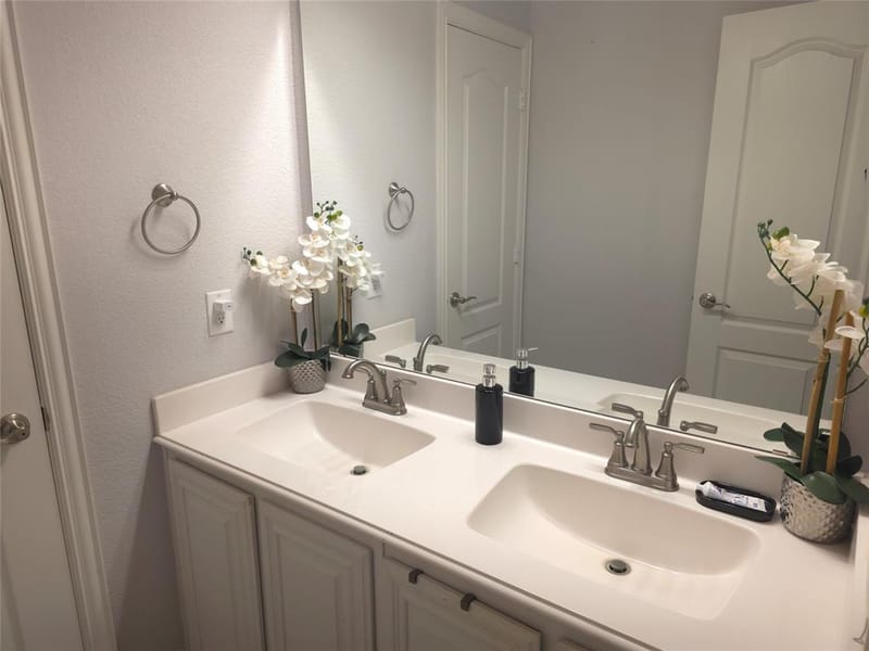 324 W Milas Lane, Glenn Heights TX 75154 - Photo 7