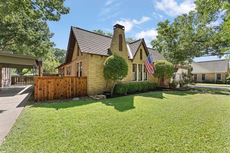 115 Bellevue Drive, Cleburne TX 76033 - Photo 2