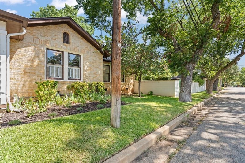 115 Bellevue Drive, Cleburne TX 76033 - Photo 6