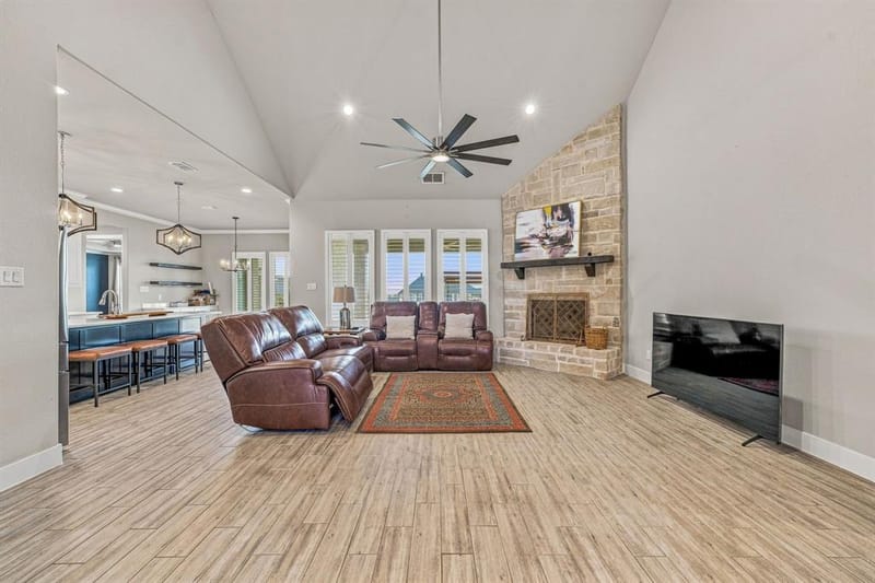 212 Buena Vista Drive, Godley TX 76044 - Photo 7