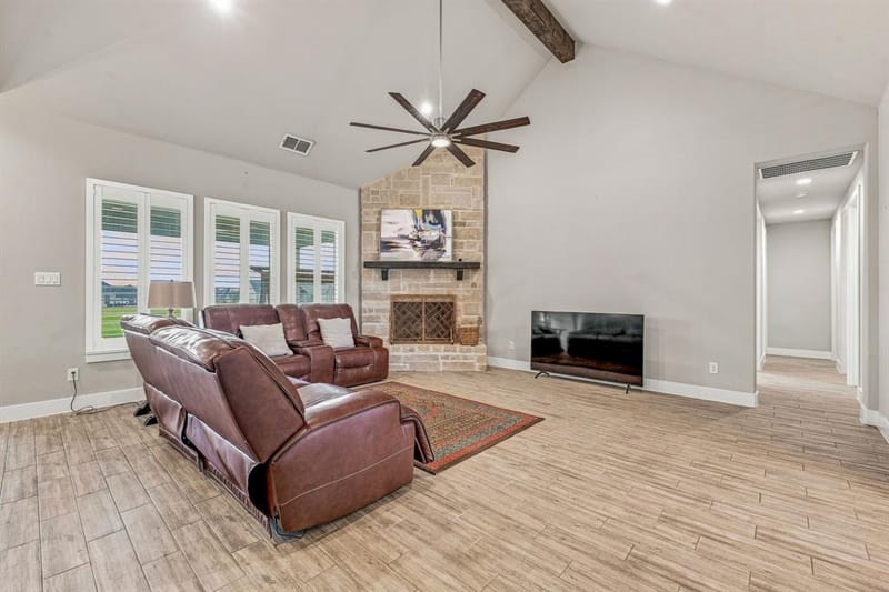 212 Buena Vista Drive, Godley TX 76044 - Photo 9