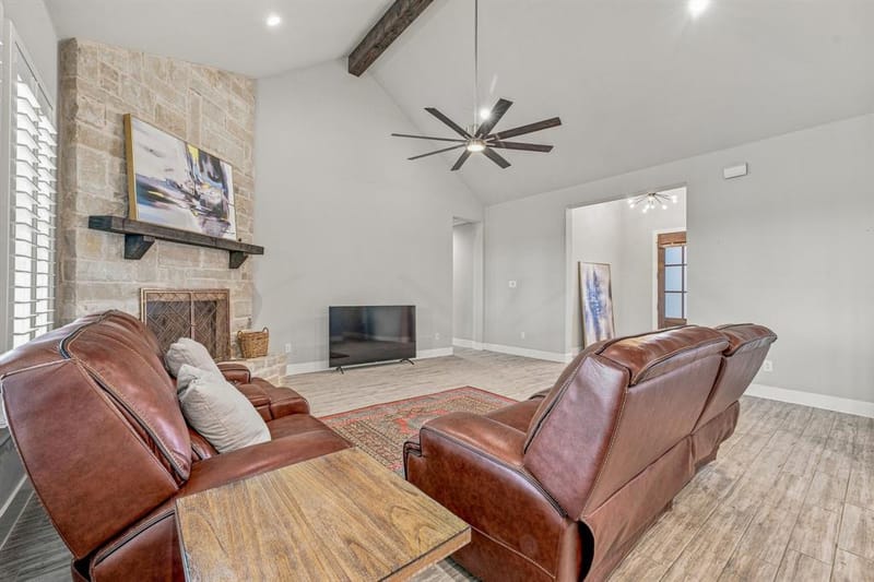 212 Buena Vista Drive, Godley TX 76044 - Photo 10