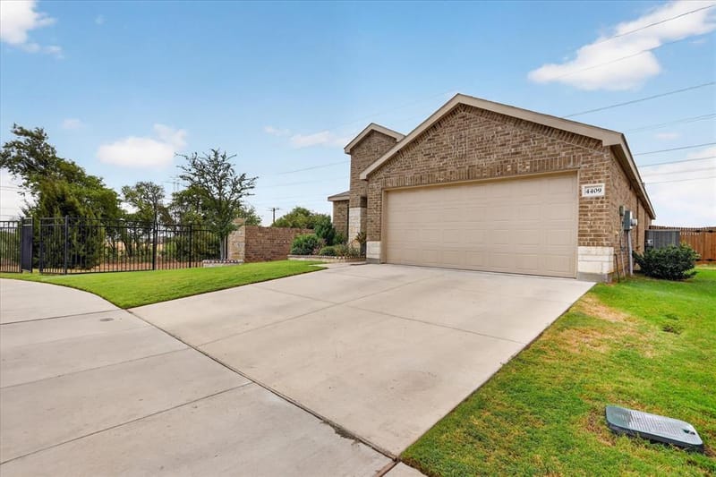 4409 Greenham Lane, Fort Worth TX 76036