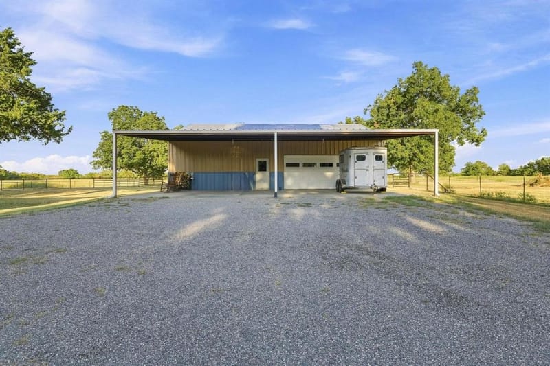 10381 Fm 512, Wolfe City TX 75496 - Photo 22
