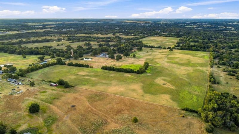 10381 Fm 512, Wolfe City TX 75496 - Photo 31