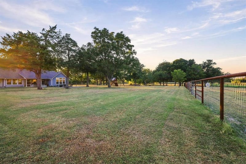 10381 Fm 512, Wolfe City TX 75496 - Photo 8