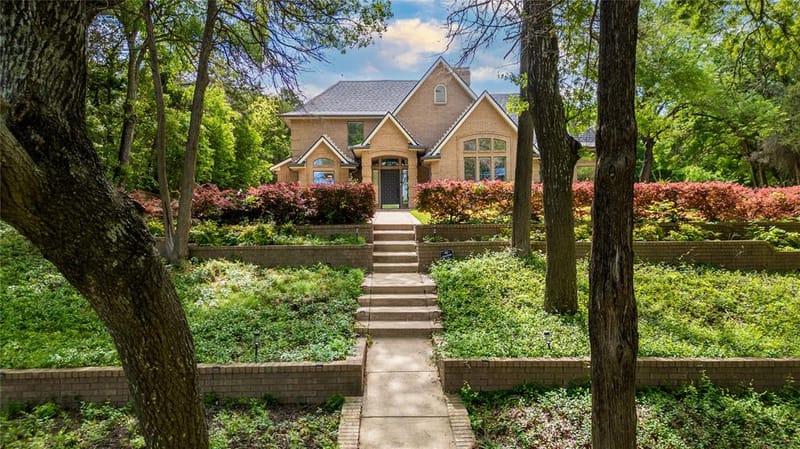 1254 Whispering Oaks Drive, DeSoto TX 75115