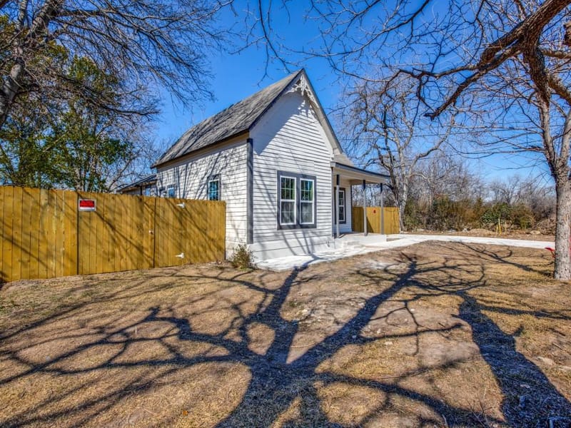 3204 5TH Avenue, Fort Worth TX 76110 - Photo 2