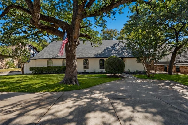 2105 Wilson Drive, Arlington TX 76011 - Photo 2