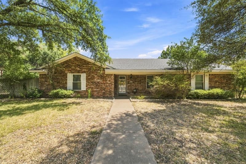 105 Virginia, Hewitt TX 76643